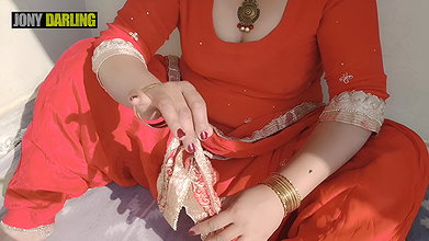 Punjabi Bhabhi Painted Her Nail on Roof