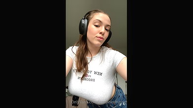 Jazmine Singing Onlyfans video collection – 228