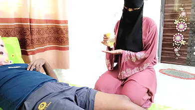 Desi Hijabi Aunty’s Secret MMS with Bangla Voice Part One