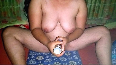 Desi Indian Bhabhi Fingering her Tight big Pussy