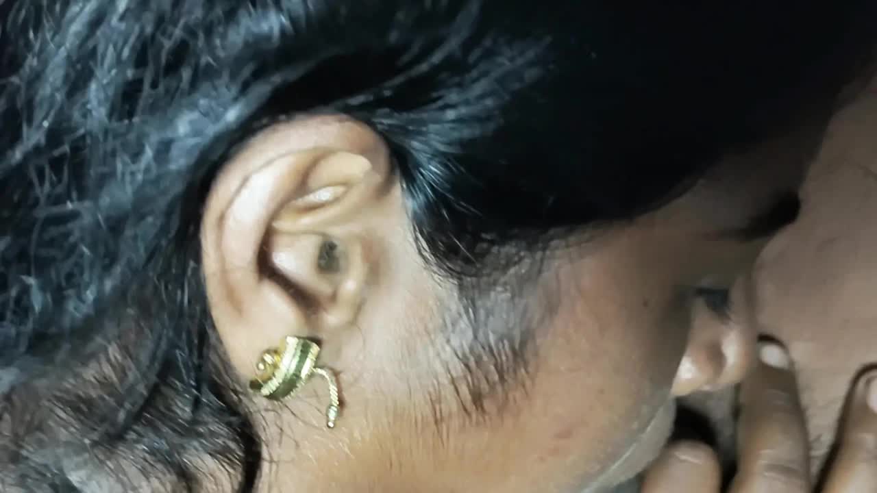 Desi village ki bhabhi ki magnum se bhabhi ki HousWife at home(Bengali Audio)