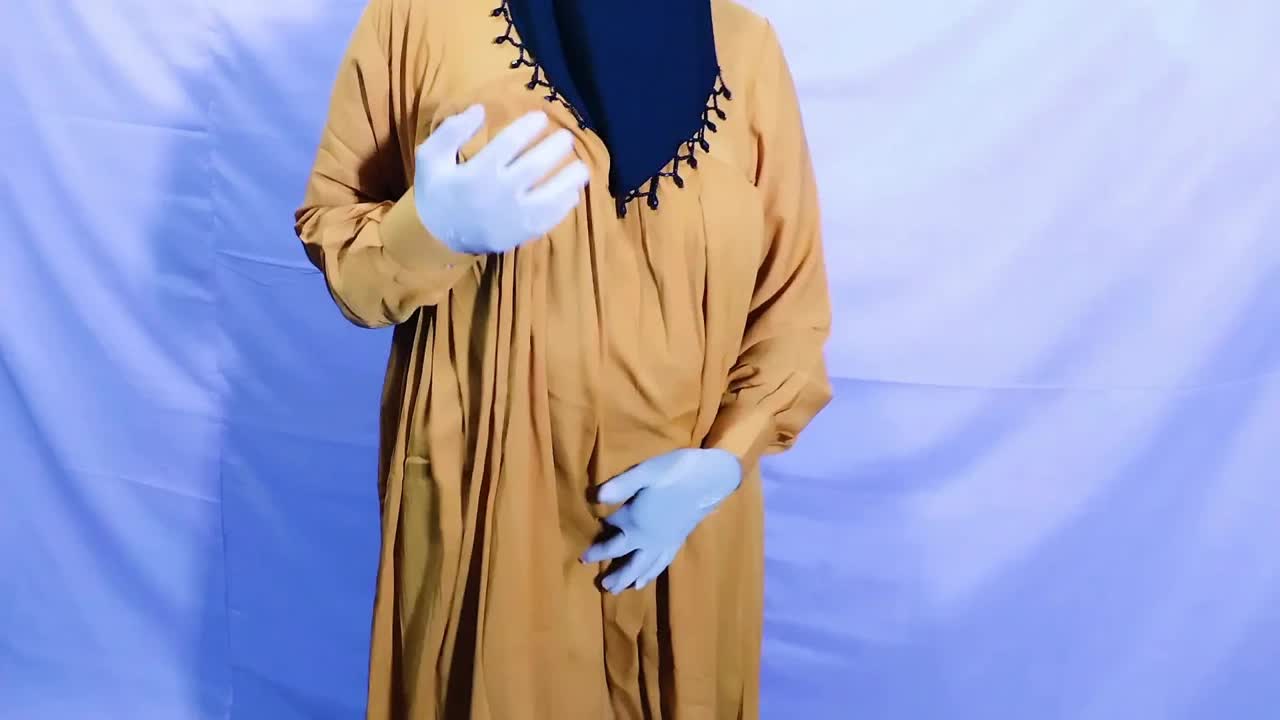 Indian Muslim Hijabi Beautiful Wife Satisfying Her Sexual Hunger With Her Hands – Clear Hindi