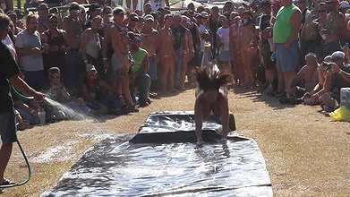 Beachy bitch pissing in sea public_69c61051
