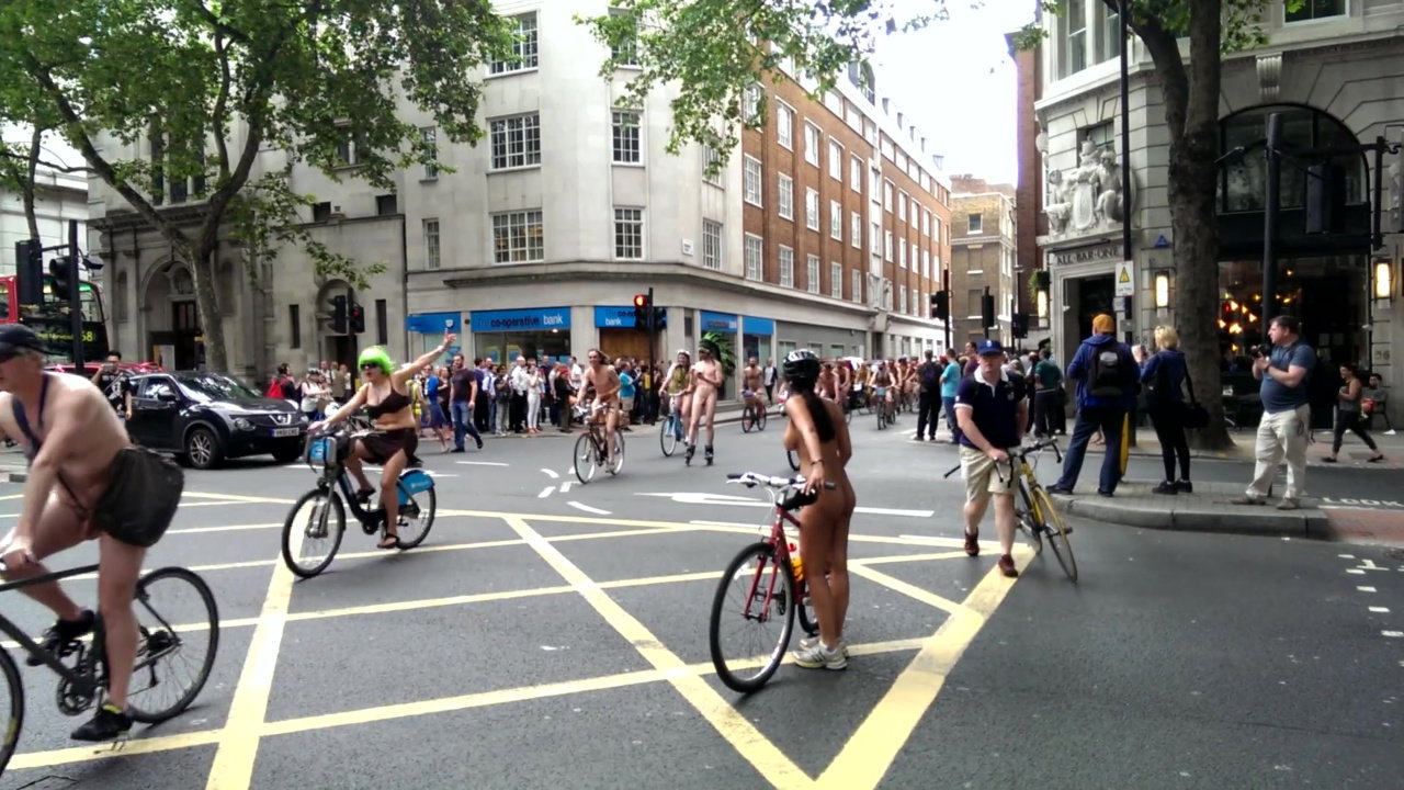 Ass cum threesome Debbie ravaged in public toilet_06d0c040