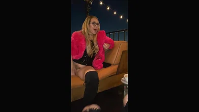 Big Ass Big Hips and Cameltoe Brunette Babe In Tight Jeans in Public_1712c1c4