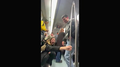 Blowjob on a public beach_7271b783