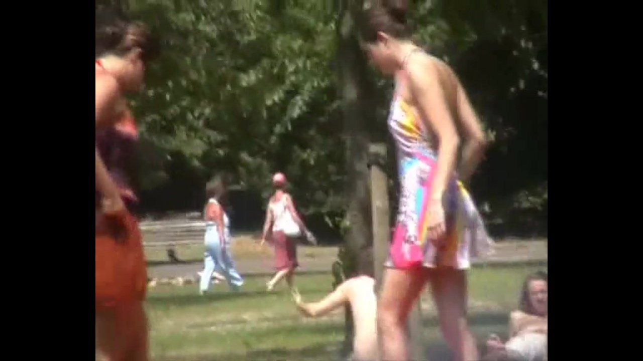 He licked my pussy in a public park_8f354f6c