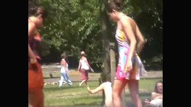 He licked my pussy in a public park_8f354f6c