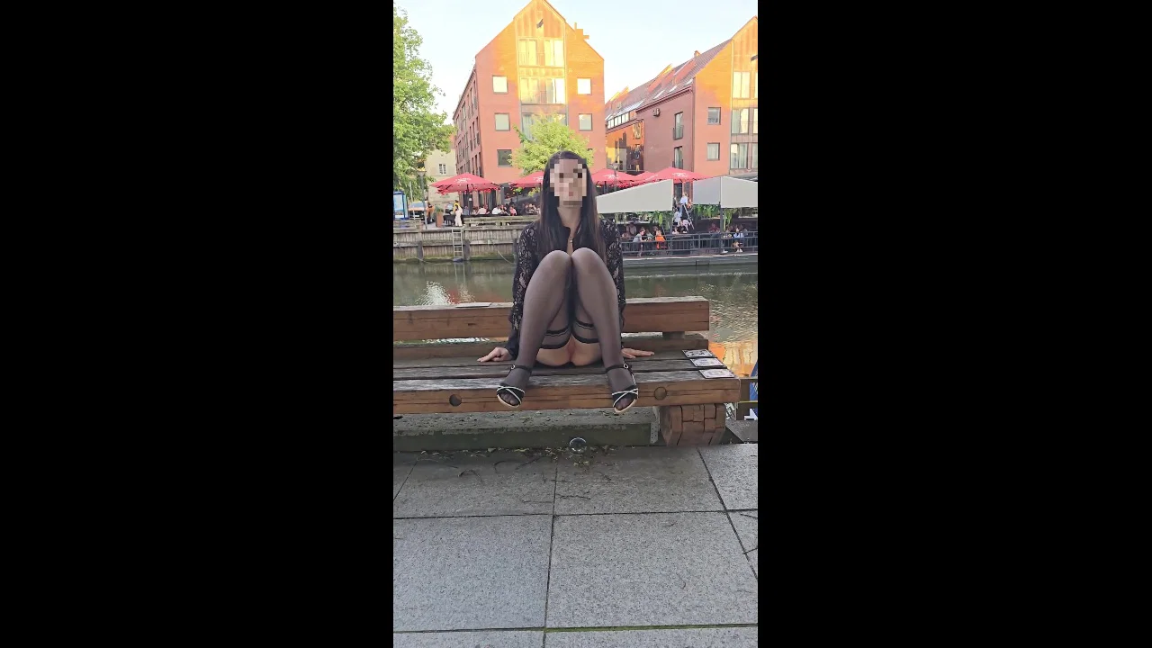 On a Public Beach I Suck a Stranger’s Dick and Then Let Him Fuck Me from Behind Moaning Loudly Indian Sex MMS