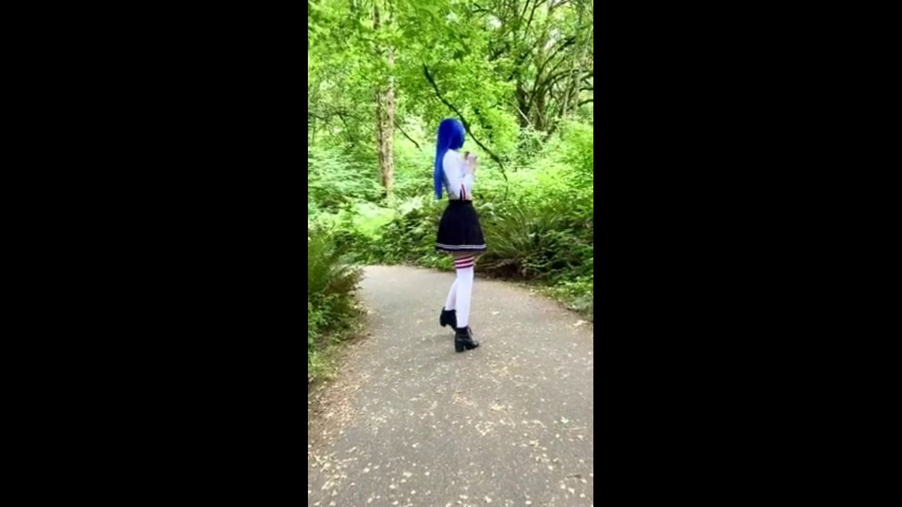 Tied hot brunette fucked in public_478bf167