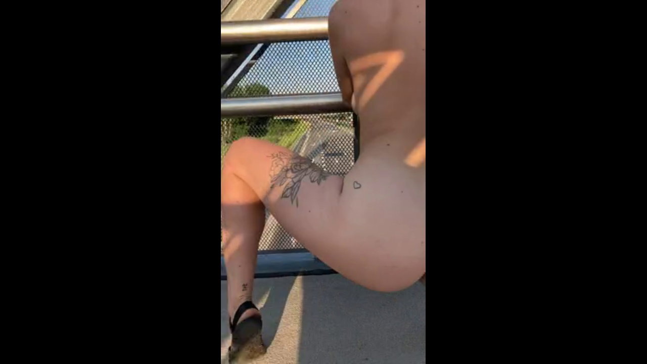 Wife shows her pussy to strangers on the beach. Public exposure_331b1c99