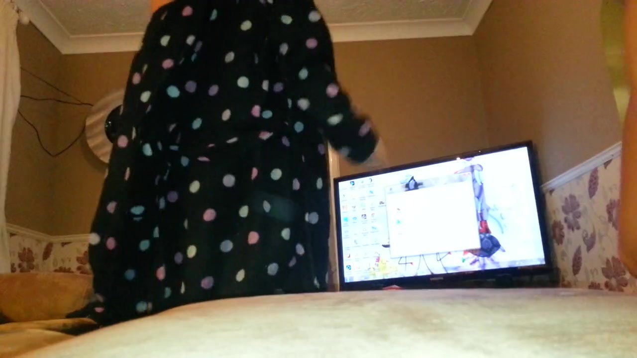 naked-shaking-butts_fun