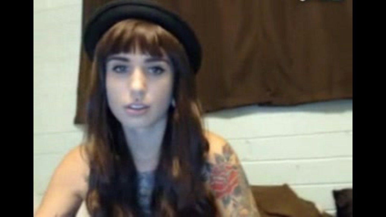 Tattooed Amateur Webcam Girl masturbating with hitachi till squirting orgasm on mirror