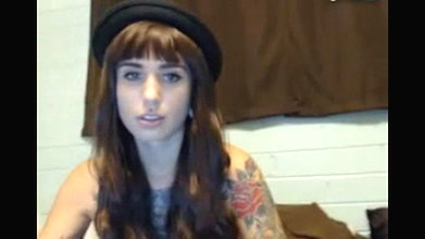 Tattooed Amateur Webcam Girl masturbating with hitachi till squirting orgasm on mirror