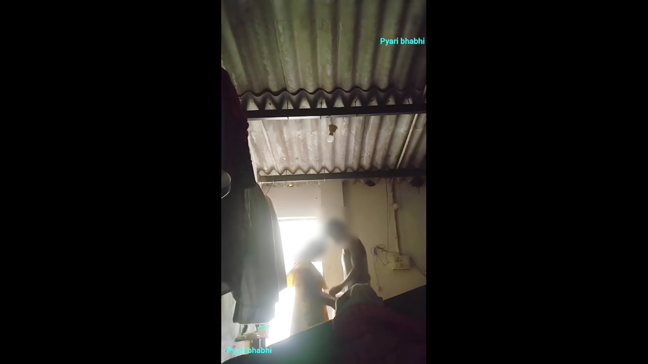 Brother-in-law and sister-in-law alone in room secret sex Hindi audio desi sexy video, xxx video