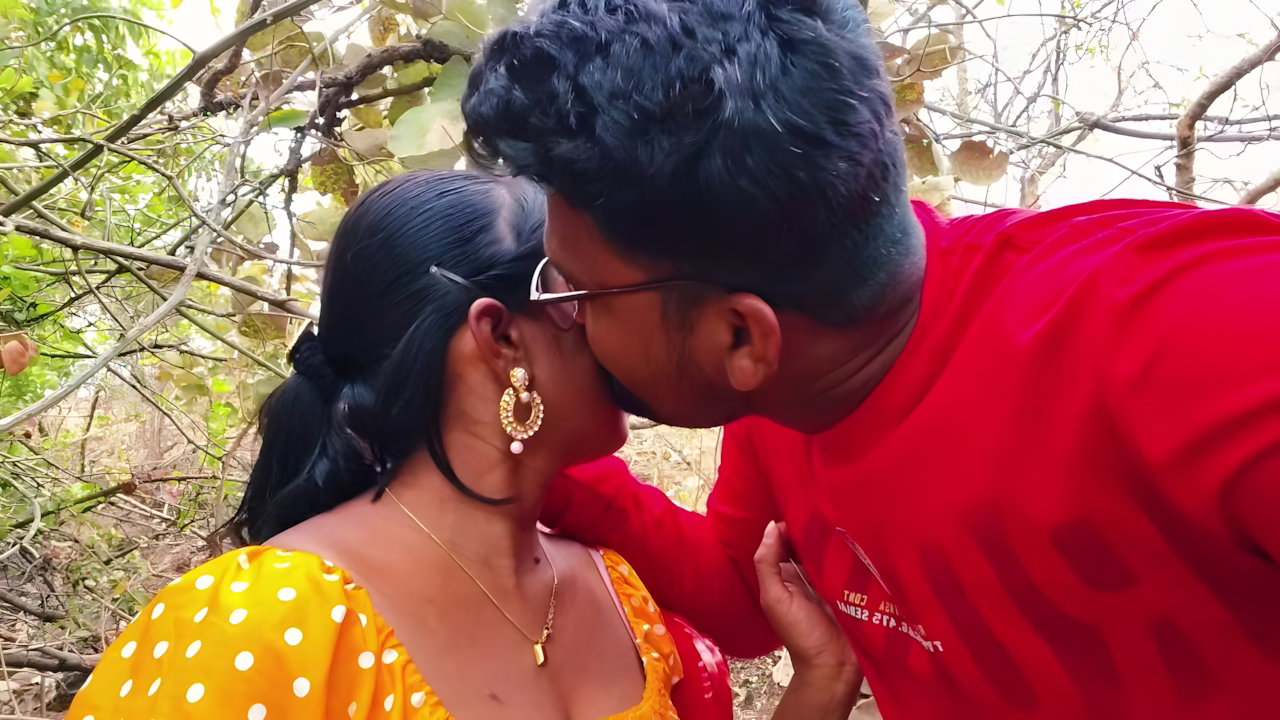 Desi bhabhi beautiful boobs – Aaj mere ko lekar me jangle me aa gaya bathroom ke bahane sex – Desi village dehati bhabhi hot blowjob
