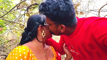 Desi bhabhi beautiful boobs – Aaj mere ko lekar me jangle me aa gaya bathroom ke bahane sex – Desi village dehati bhabhi hot blowjob