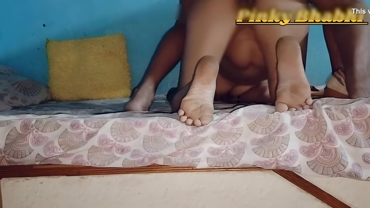 Desi Sexy Bhabhi Called Her Boyfriend to Her House to Please Him