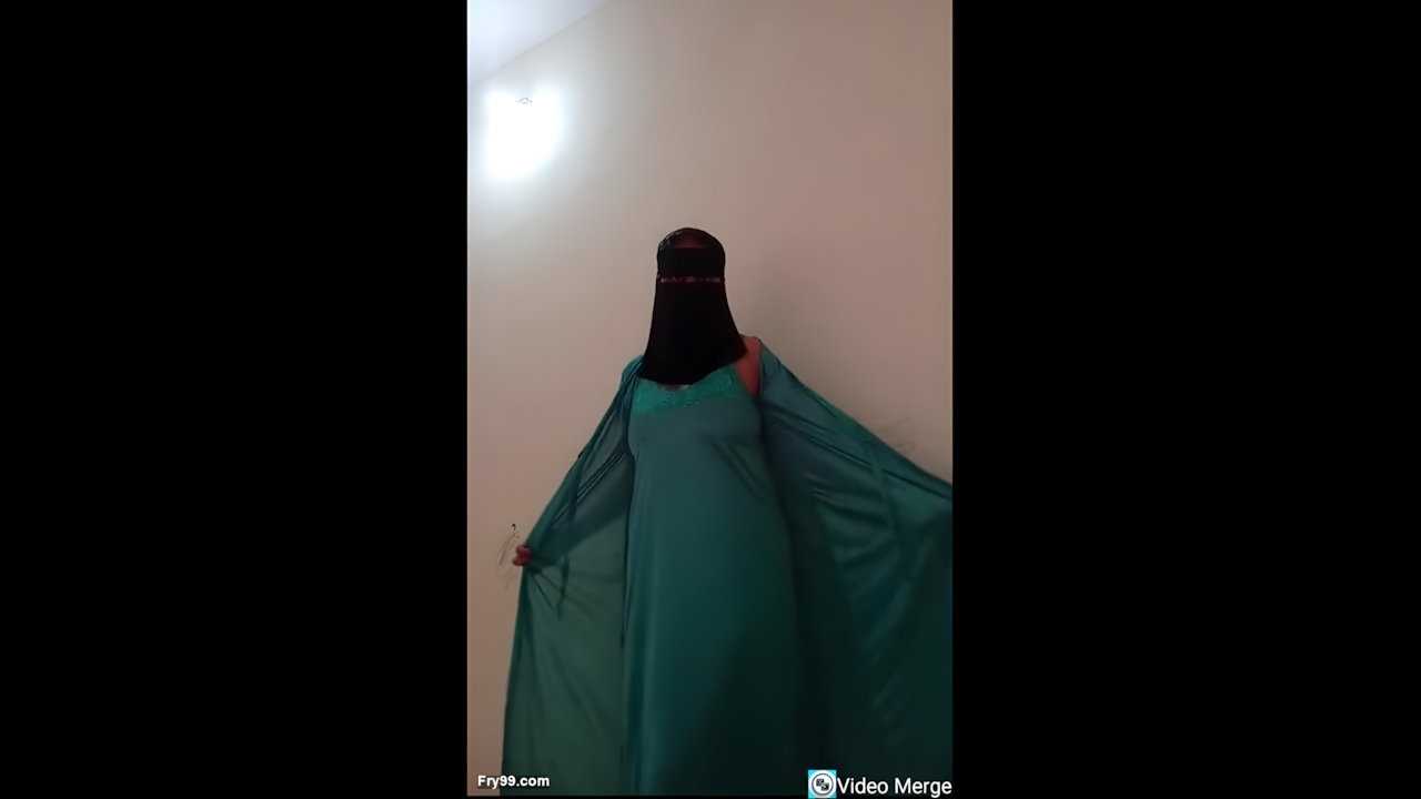 Hot wife removing bikni