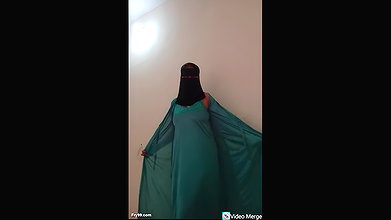Hot wife removing bikni