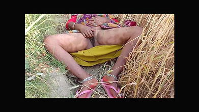 गेहूं के खेत मे सासुर जी ने जबरदस्ती चोद दिया