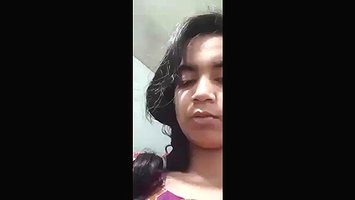 Beautiful Girl Showing Boobs & Pussy