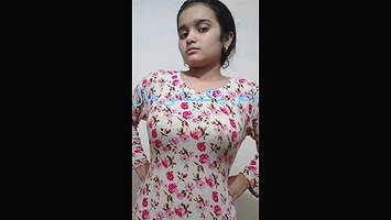 Beautiful Paki Girl Masturbating