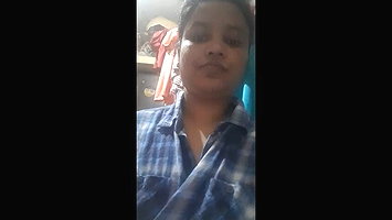 Tamil girl Shows Her Boobs and Pussy 