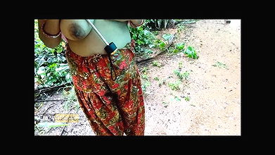 Malkin bhabi pee And sex with nokar in farmhouse bathroom.