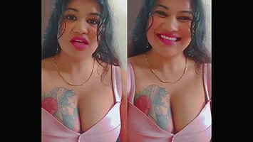 Big Boob B-Grade Actress Soniya Maheshwari Huge Cleavage Show
