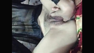 Beauty girl fingring pussy mms