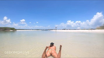 Arab bigtits chubby slut Karmen Diaz fucked at the beach_19118d9a