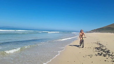 Elly pussy naked in the public beach_ea9e64e9