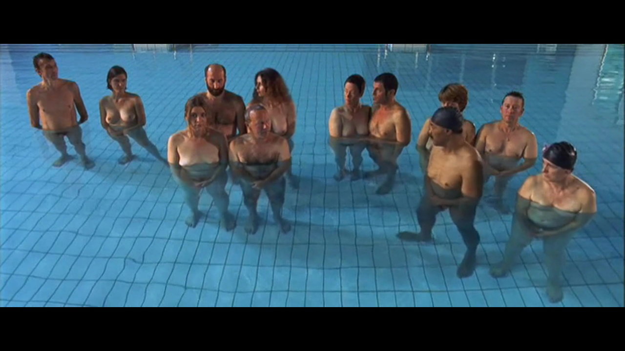 Hot brazilian twink jerks off in the shower after a day on the beach_fc824749