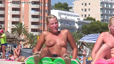 I get excited on the beach and I take my husbands best friend to fuck me his cock is delicious_f814770b