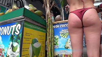 LittleFeet Spreads on Nude Beach in XXX MMS