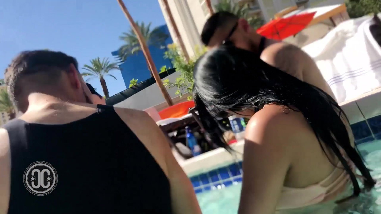 Watching You Meanwhile I Pissing In The Public Beach_7afd57b7