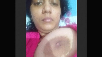 Sexy Desi Girl Showing Her Boobs and Pussy