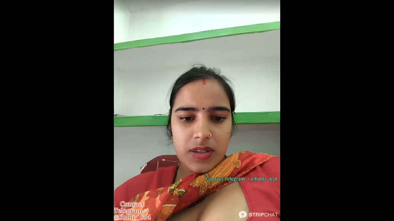 Naughty-Priyanka Private show cute face show spreading both holes and pe show