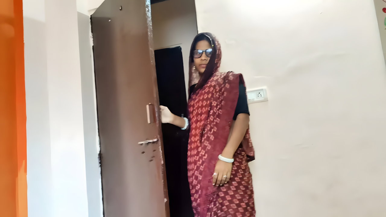 The sister-in-law of the Desi village takes semen in her mouth with a big desi cock.