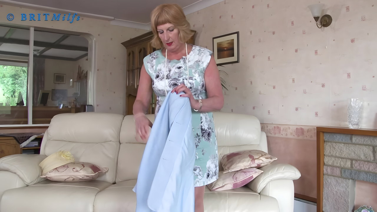 BritMilfs – Vintage Stockings And A Pearl Necklace