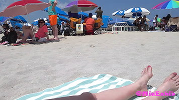 DICK FLASH ON BEACH Little dick public flashing_169ac2e6