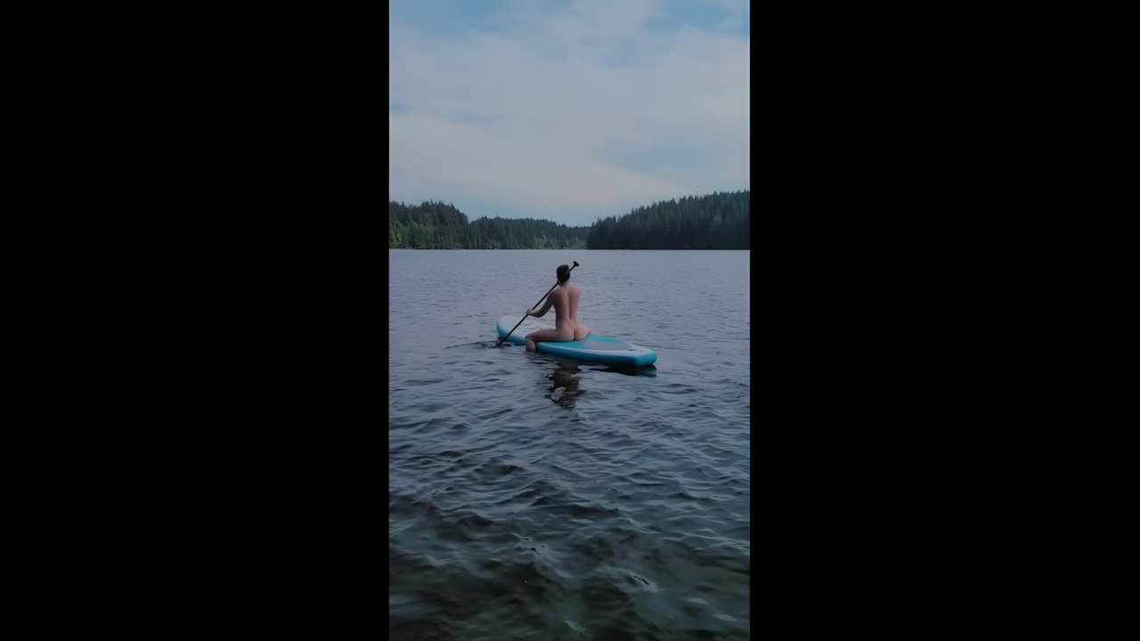 I met her on the beach and she asked me to fuck her really hard in the bushes_00f25123