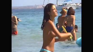 Beach Babe Fucked on a Public Beach and then in Private Swimming Pool – Public Agent_9e9f3bc6