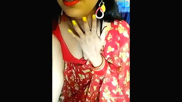Mast Pari Shows Boobs in Indian Sex MMS Scene