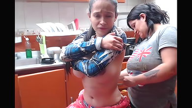 Sara_fun 19 full nude pussy rubing infron of her mom