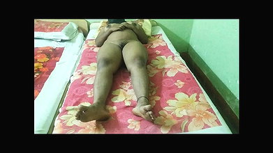 Tamil grils hand job to har boyfriend and show her boobs.