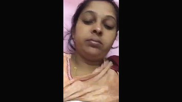 Boudi Showing Her Wet Pussy