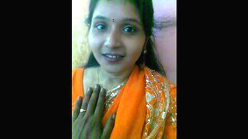 Desi housewife fingering pussy by bf