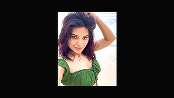 Actress Aathmika hot beach selfie milky boobs video
